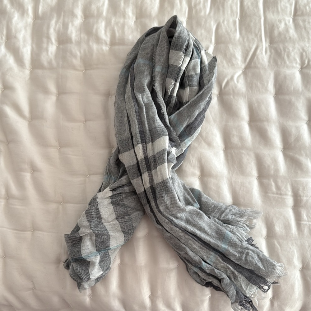 Burberry Crinkle Scarf - Picture 2 of 4